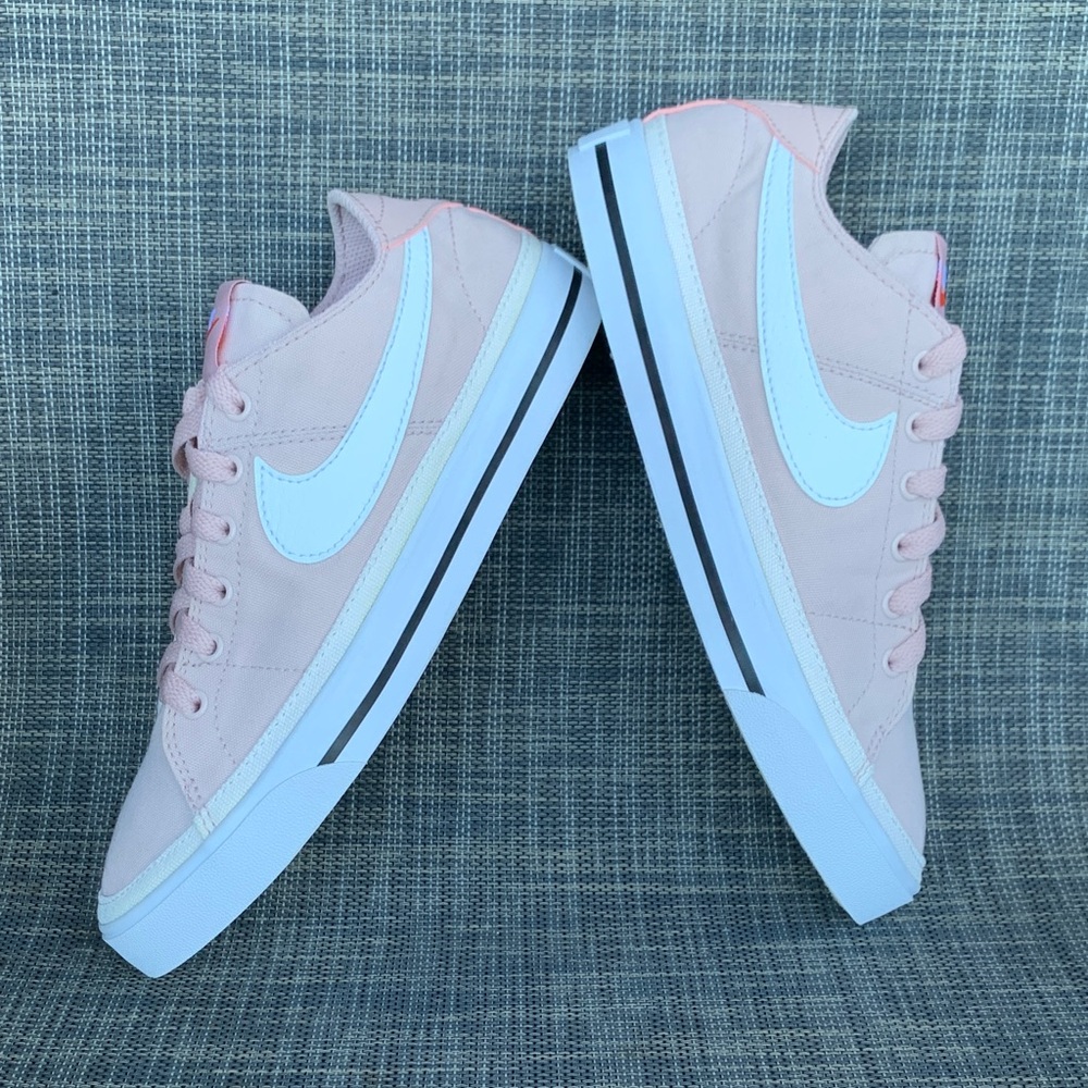 Nike Pink and White Women's Sneakers - Picture 9 of 12
